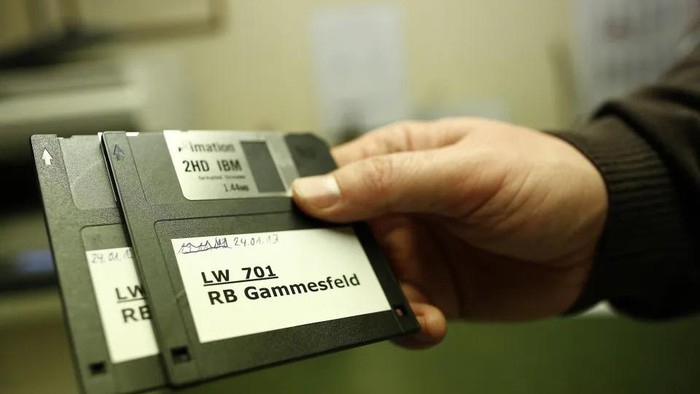 Japan Officially Stops Using Floppy Disks After Over 20 Years