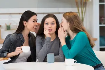5 Signs Someone Loves to Gossip That You Should Be Aware Of